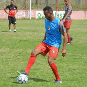 Série D: Volante retorna aos treinos no Campinense e atacante segue fora