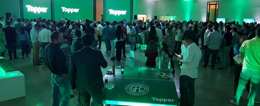 Via Ápia cheia para ver a nova coleção de camisas do Guarani produzida pela Topper