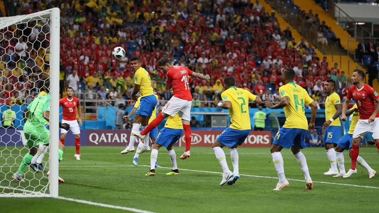 Fifa revela áudio do VAR no gol da Suíça contra o Brasil: ‘Empurrão muito leve’