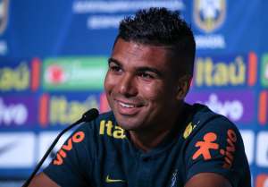Casemiro vê seleção em crescimento na Copa e garante não temer risco de suspensão