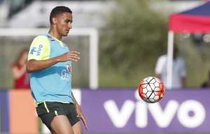 Após retorno aos treinos na seleção, Danilo celebra recuperação rápida