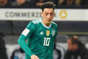 Özil diz que precisará 'de um pouco de tempo' para se recuperar de fiasco alemão