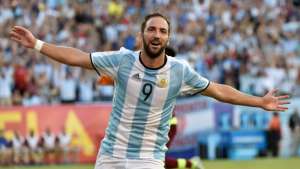 Nascido na França, Higuaín já disse não a Domenech para poder defender Argentina