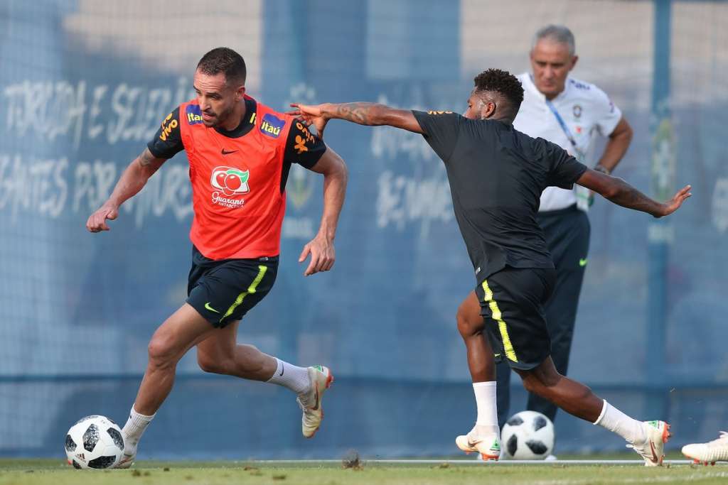 Tite vem pegando pesado no treino da seleção