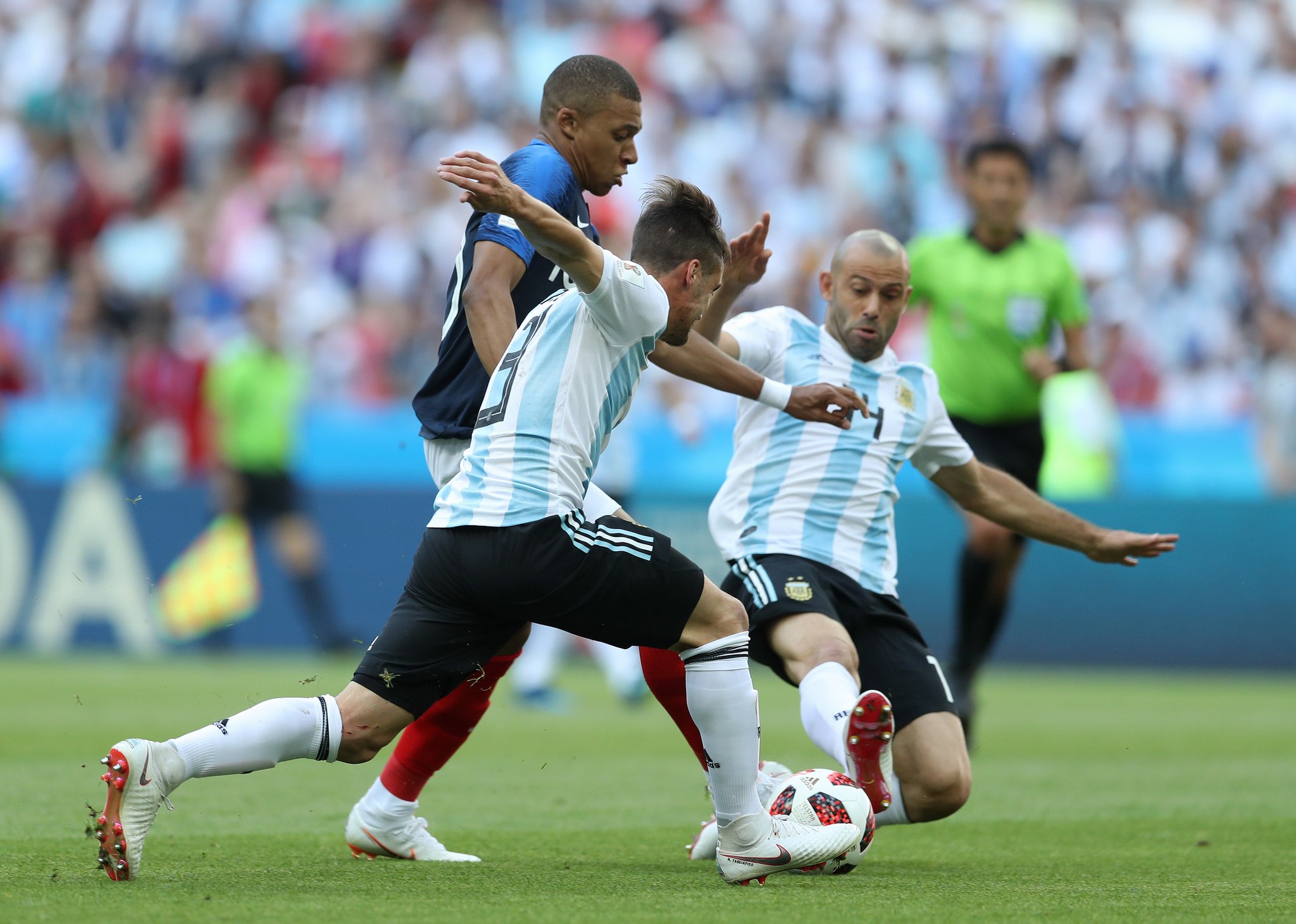 Após eliminação, Mascherano anuncia aposentadoria da seleção argentina