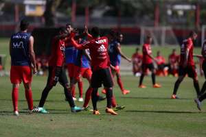 Lincoln marca cinco e reservas do Flamengo fazem 7 a 0 no Bangu em jogo-treino