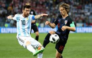 Técnico da Croácia já pensa em Modric como melhor da Copa: 'Não vai ser o Messi'