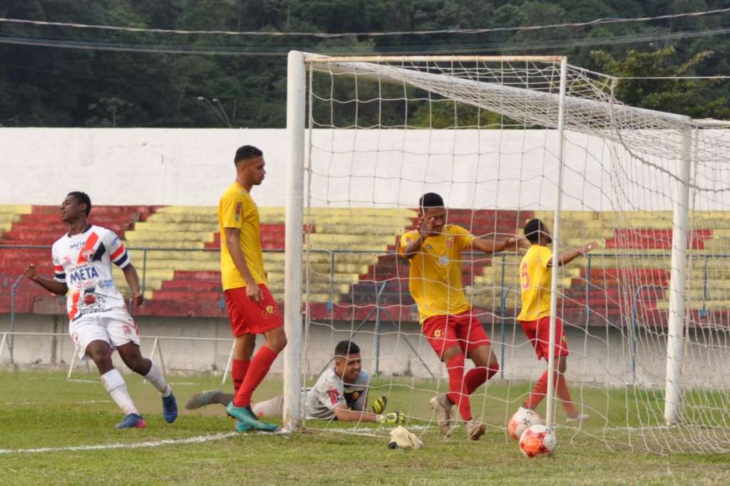 Primavera vence e garante classificação