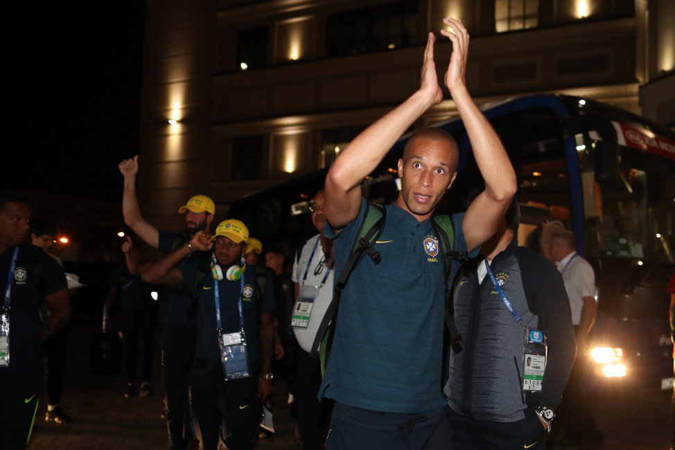 Com todos os 23 convocados, seleção chega a Samara para duelo com o México