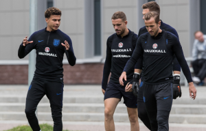 Meia da Inglaterra diz que Southgate revolucionou seleção: 'Jogamos sem medo'