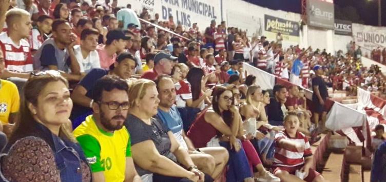 Muitas mulheres e crianças foram até o Gilbertão apoiados pelo Futebol Sustentável