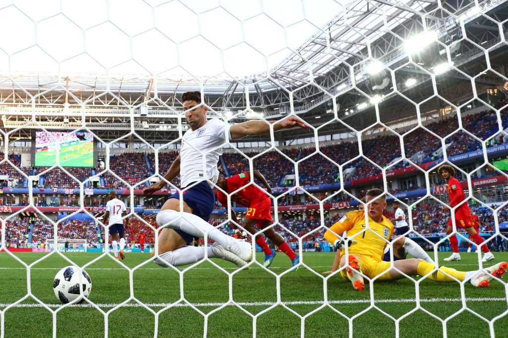 Zagueiro da Inglaterra elogia Colômbia, mas avisa: 'Estamos cheios de confiança'