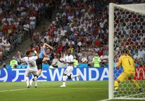 Poupado após lesão muscular, Cavani não participa de treino do Uruguai