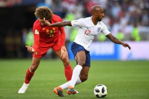 Liberado para ver nascimento do filho, Delph desfalca Inglaterra nas oitavas