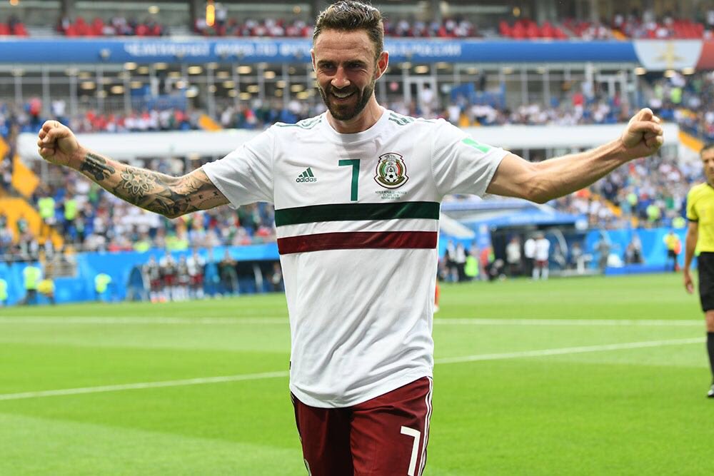 Mexicano Layún nega pisão em Neymar e diz: ‘Fica mais tempo no chão do que em pé’