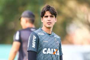 Gustavo Blanco lesiona joelho e pode não jogar mais pelo Atlético-MG em 2018