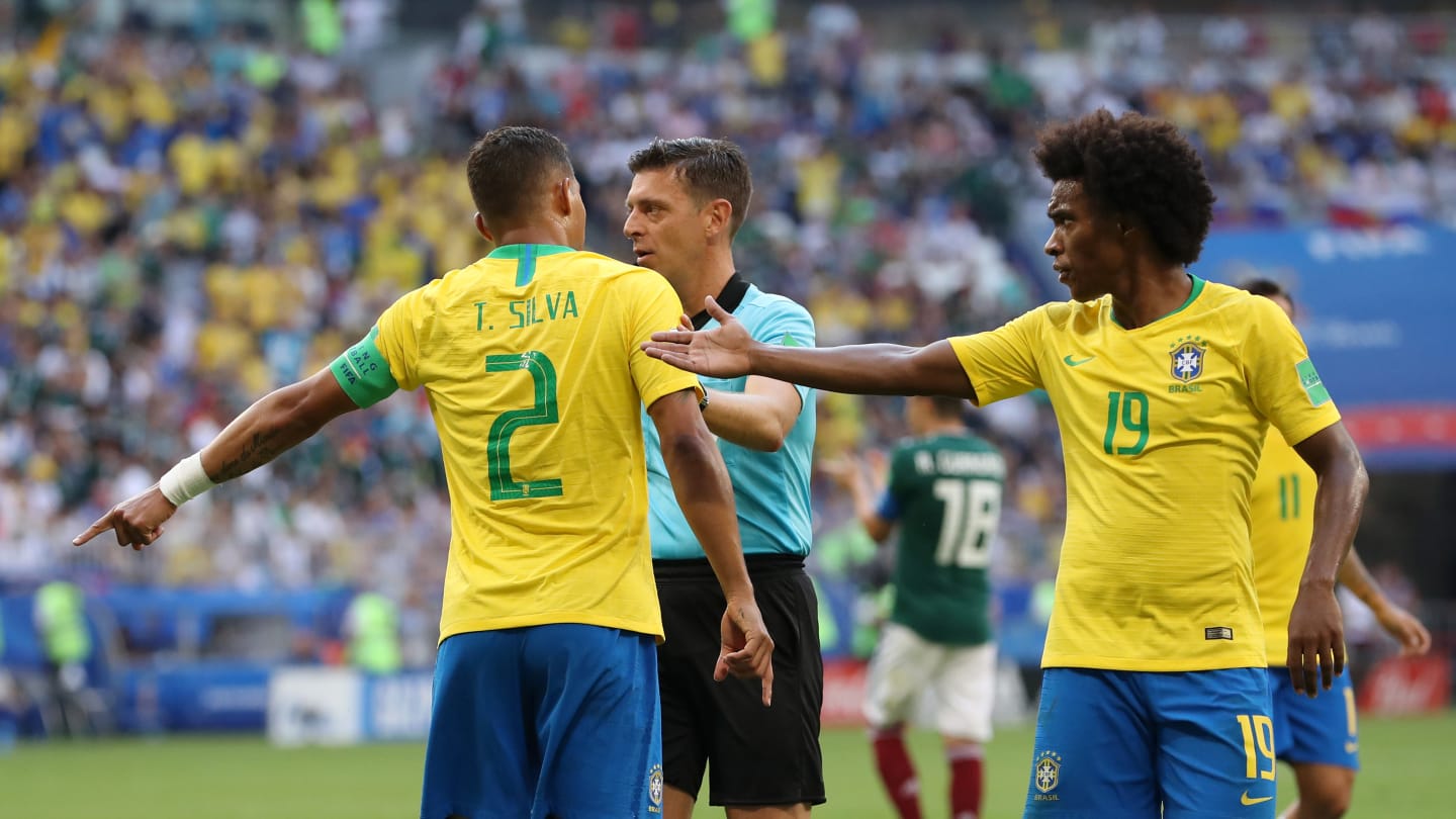 Destaque, Willian prefere exaltar desempenho da seleção brasileira