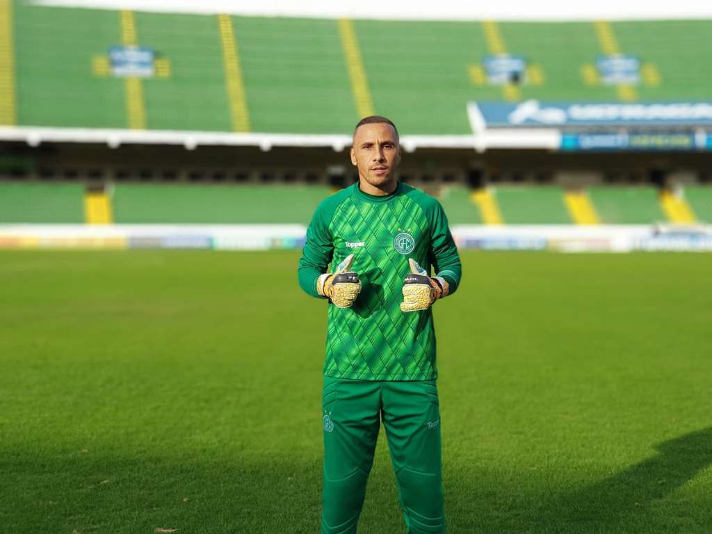 O experiente goleiro Oliveira foi contratado para ser titular do Guarani na sequência da Série B
