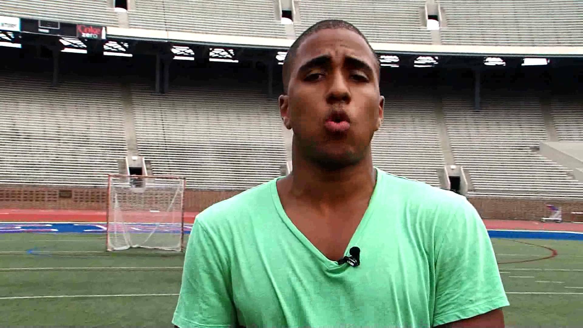 Escritor brasileiro é vítima de racismo em jogo do Brasil contra o México