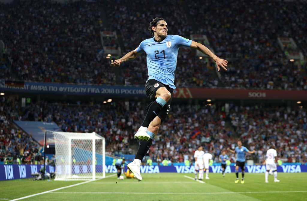 Lesionado, Cavani faz fisioterapia e volta a desfalcar treino do Uruguai