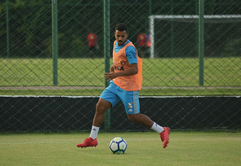 Fabrício, volante do Sport, acerta por empréstimo com o Guarani para a Série B