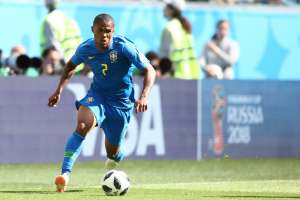 Recuperado, Douglas Costa treina e vai reforçar a seleção contra a Bélgica