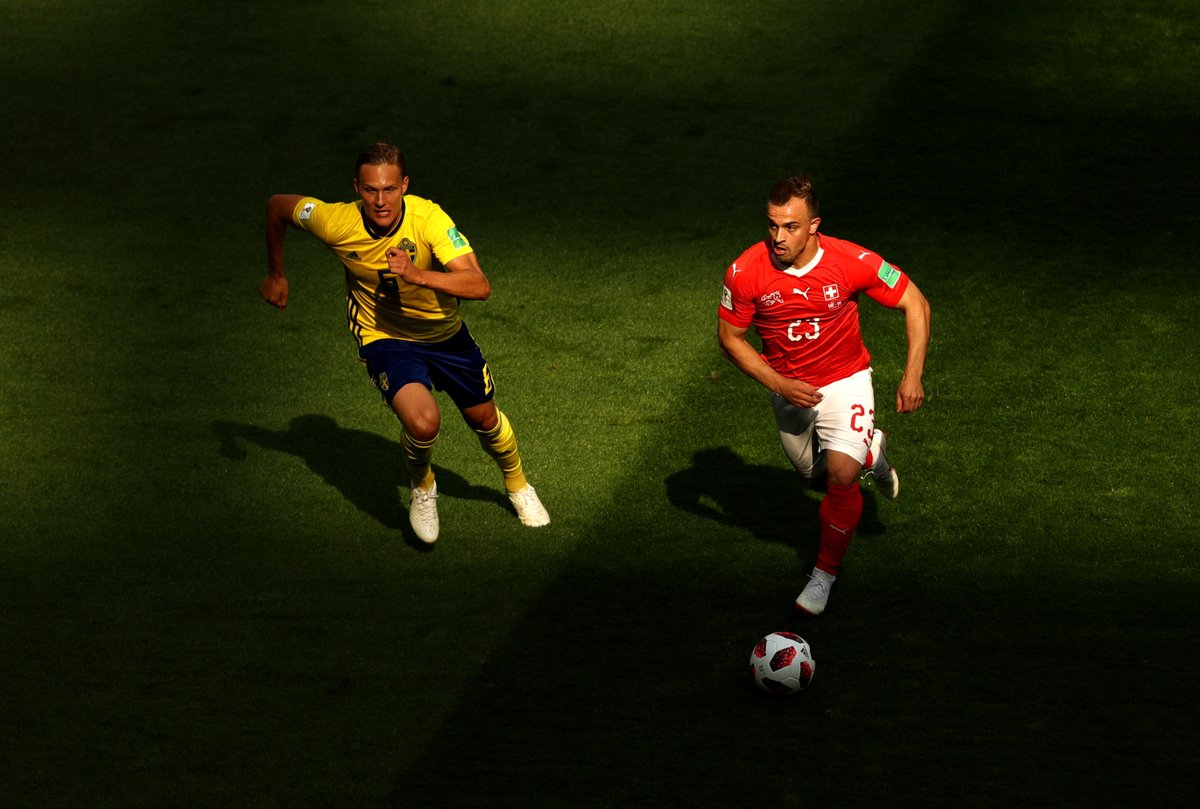 Shaqiri lamenta tabu suíço de 80 anos sem passar em mata-mata: ‘Não aproveitamos’