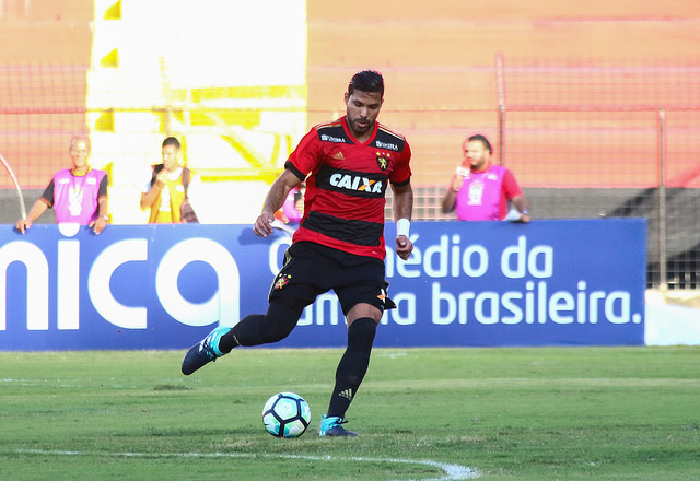 Vasco acerta com zagueiro colombiano que estava no Sport