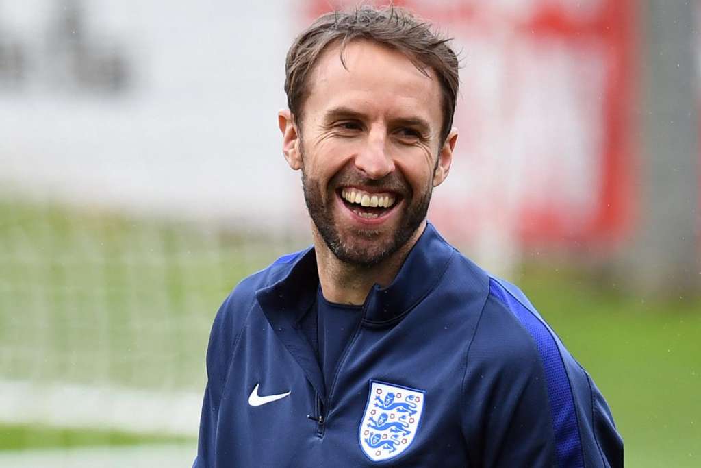 Southgate exalta disciplina e inteligência da Inglaterra e nega simulações