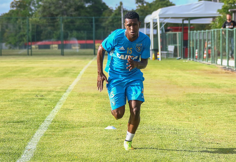 Série B: Guarani fica perto do lateral-direito Felipe Rodrigues