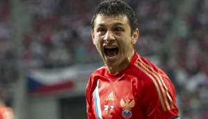 Dzagoev sente problema nas costas e desfalca treino da Rússia