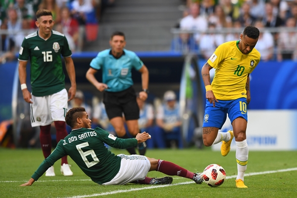Matthäus espera que VAR encerre encenações de Neymar na Copa do Mundo