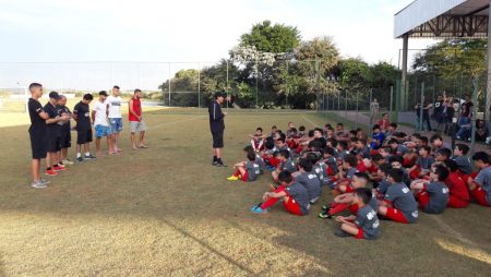 Segundona: Jogadores do São José participam de bate-papo em projeto social