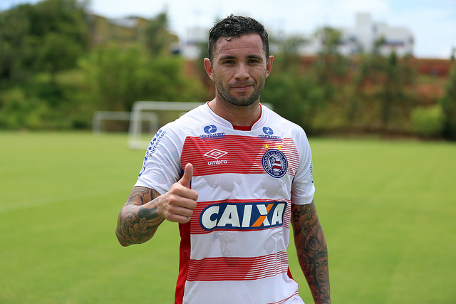 Mena, lateral-esquerdo do Bahia, entra na mira do Racing da Argentina