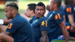 Paulinho é poupado no último treino da seleção brasileira em Sochi