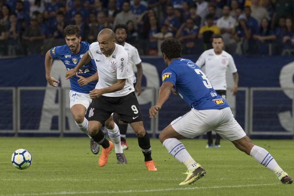 Loss celebra vitória do Corinthians em amistoso: 'A gente ganha confiança'