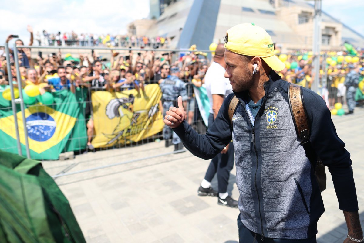 Chá de cadeira dos jogadores brasileiros irrita os jornalistas estrangeiros