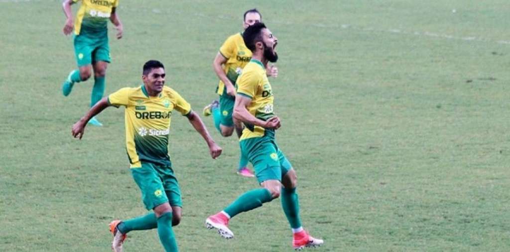 David Batista, de 29 anos, é o alvo da diretoria Bugrina para ser mais uma opção para vestir a camisa 9 (Foto: Pedro Lima/Cuiabá E.C)