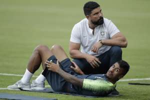 Seleção reforça cuidados com Paulinho em treino final para o jogo com a Bélgica