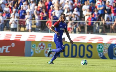 Após parada para a Copa do Mundo, zagueiro aposta em Paraná mais forte no Brasileirão