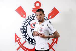 Jonathas chega ao Corinthians para tentar apagar temporada ruim na Alemanha