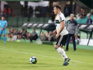 Kléber Gladiador rescinde com o Coritiba e está livre no mercado