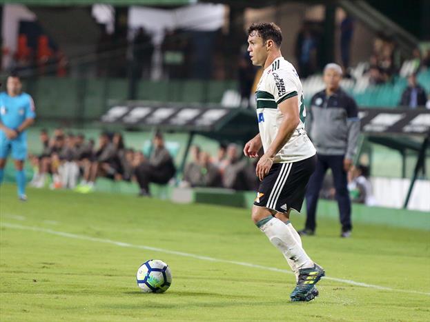 Kléber Gladiador rescinde com o Coritiba e está livre no mercado