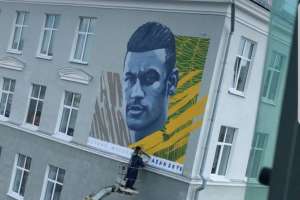 Com tinta fresca, Neymar brilha com a seleção brasileira e rouba a cena em Kazan