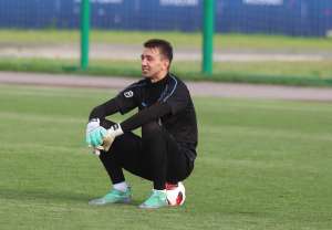 Sem holofotes, Muslera e Lloris estão prontos para possível disputa de pênaltis