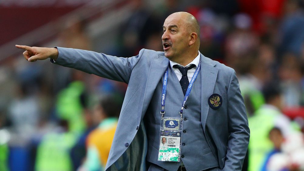 Técnico da Rússia freia euforia, mas diz que ligação de Putin dá motivação extra