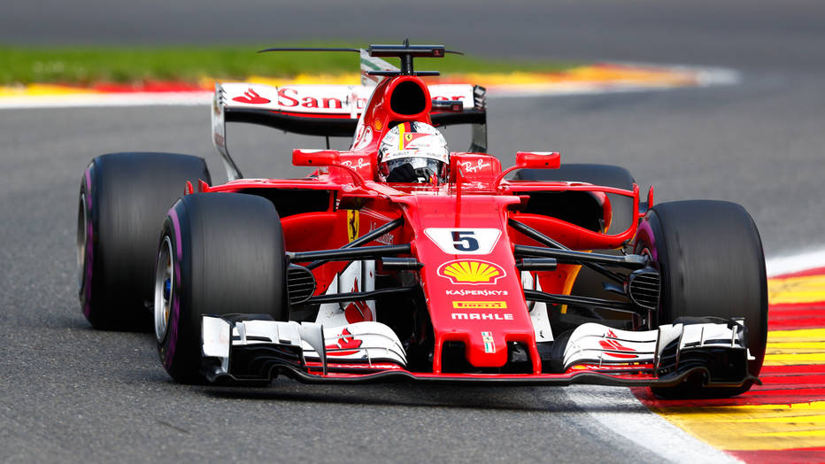 F1: Vettel lidera 2º treino livre na Inglaterra, mas Hamilton é o mais rápido do dia