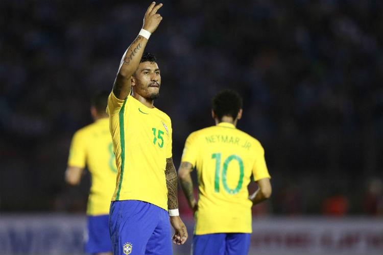 Guangzhou Evergrande tenta recontratar Paulinho, meia da seleção brasileira