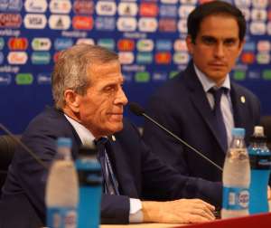 Com os olhos marejados, Óscar Tabárez lamenta eliminação: 'A França foi melhor'