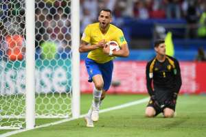 Autor do gol, Renato Augusto admite que Brasil se desesperou após sofrer 1º gol